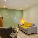 2 Bedroom Lovely In