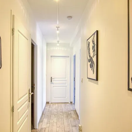 2 Bedroom Lovely In Apartment
