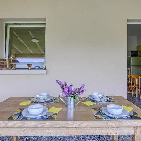 Apartment 2 Bedroom Lovely In